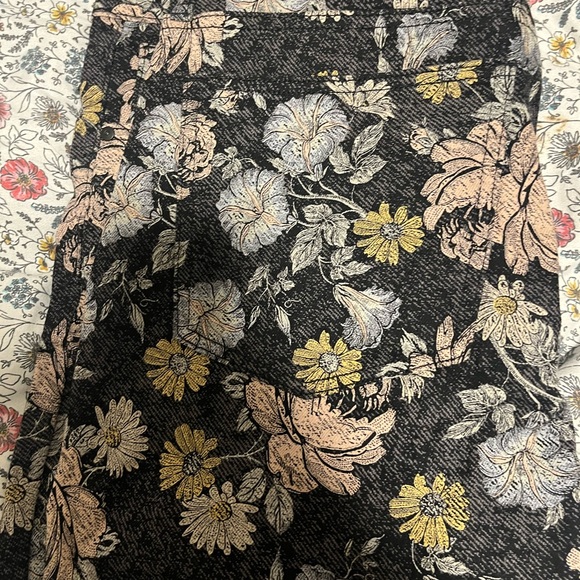 Fun Flower pants - Picture 2 of 3